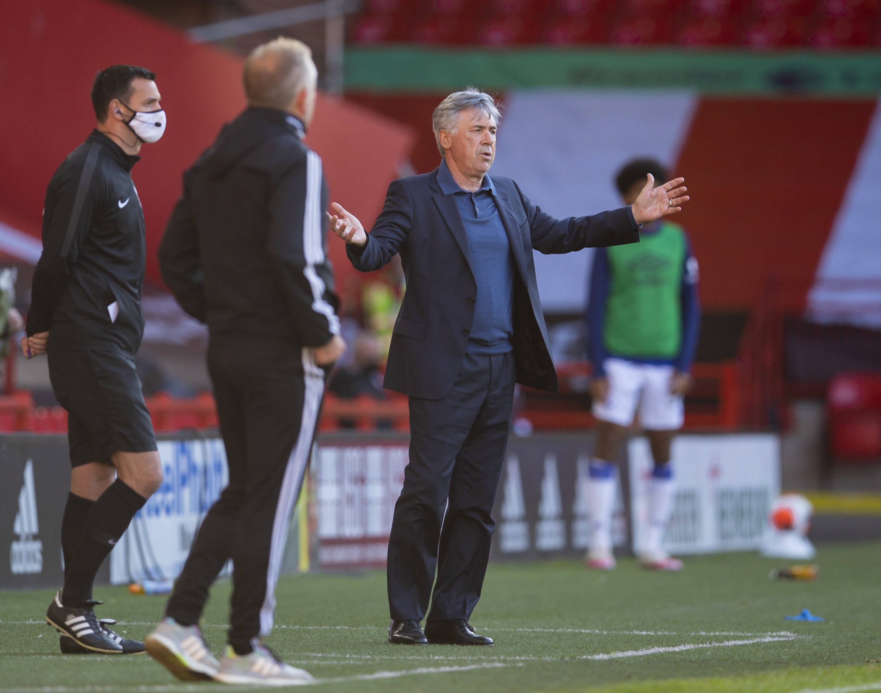 更通过与球 更通过与球